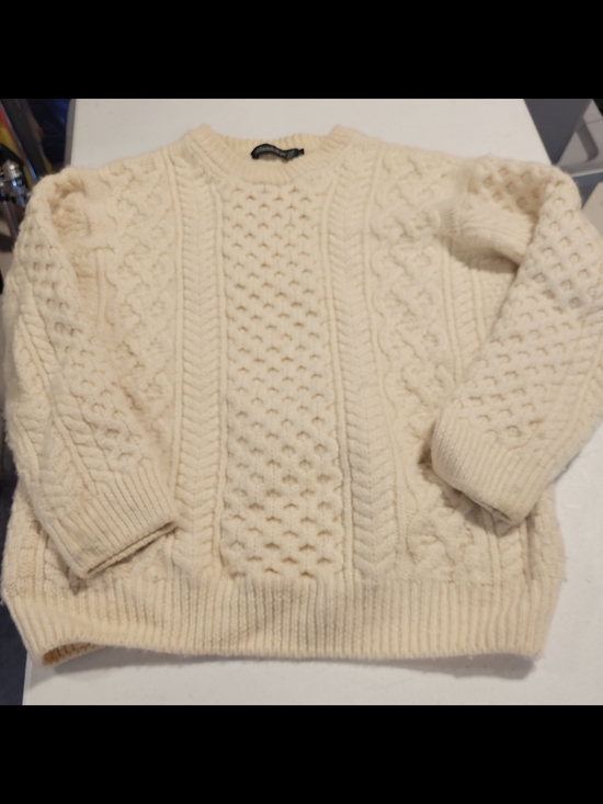Irelandseye Sweaters - Women's Cream Cable-Texture Crewneck Sweater